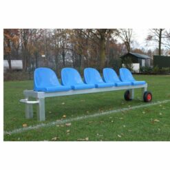 Zitbank met kuipstoelen en wielen